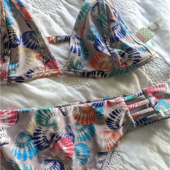 Raisins Beige Sea Shell Print Triangle Bikini Set - Picture 5 of 11